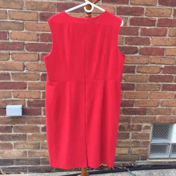 Red dress - Picture 4 of 5